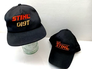 LOTE DE 2 gorras bordadas ajustables para motosierra Stihl STIHL 019T-TEAM STIHL EN MUY BUENA CONDICIÓN - Imagen 1 de 5