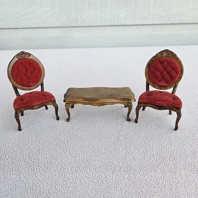 Cadeira lateral vitoriana miniatura de veludo vermelho para casa de bonecas mesa de centro madeira 1:12 - Imagem 1 de 4