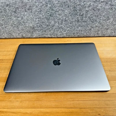 Apple MacBook Pro 15" 2017 (A1707) Top-Spec i7 3.1GHz 2TB SSD 16GB RAM Nuevo Batt. Foto 1 de 4