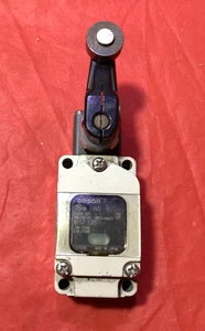 OMRON WLG2-LDS Limit Switch 115V - Picture 1 of 2