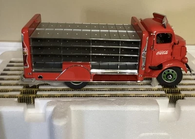 Danbury Mint 1938 Coca-Cola Delivery Truck with Coke Cases - 1:24 Scale In Box - Image 1 of 4