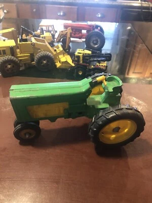 Antiguo tractor agrícola fundido a presión verde Hubley John Deere EE. UU. 1960 de colección Foto 1 de 4