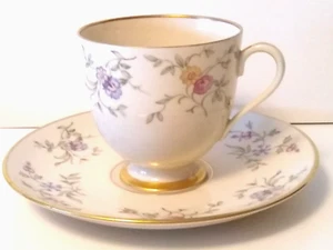 Taza de té y platillo de porcelana Furstenberg Alemania de colección delicadas flores adornadas en oro - Imagen 1 de 12