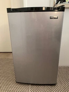 Magic Chef MCBR440S2 4.4 Cubic-ft Refrigerator with Freezer, Crisper, Soda Rack! - Picture 1 of 24
