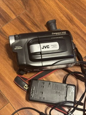JVC GR-AXM210U Tape Camcorder TESTED Working VHS W/Charger No Battery - Image 1 of 4