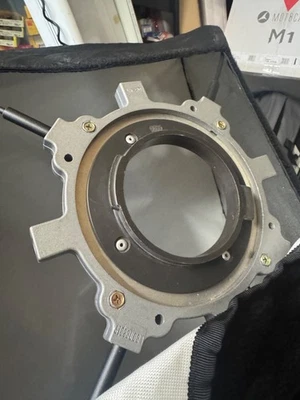 BRONCOLOR FIT BOWENS 1MX1M APPROX SOFTBOX WITH PULSO ADAPTER - Image 1 of 4