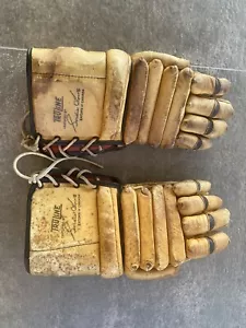 Vintage GORDIE HOWE Truline 5611 Hockey Gloves Made In Canada - Picture 1 of 7