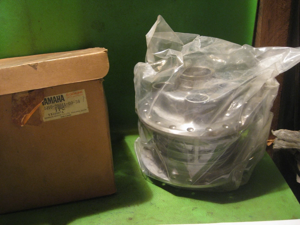 Yamaha SR185 EXCITER 1981 1982 buje de pulido trasero transparente OEM # 5H0-25311-00-38 Foto 1 de 1