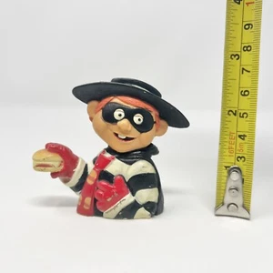 VINTAGE FRIDGE MAGNET MCDONALD'S HAMBURGLER HOLDING BURGER - Picture 1 of 5
