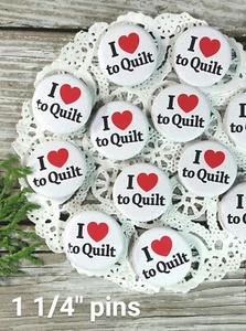 10 Quilt 1 1/4" Pins Pinback Buttons Abzeichen Quilten Geschenk USA Neu Quilter Pkgd - Bild 1 von 4
