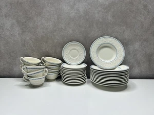 Vintage Wedgwood Queensware geprägte Suppen-/Salatschalen, Dessertteller & Tassen - Bild 1 von 14