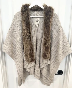 Aran Traditions Faux Fur Trimmed Cable Knit Sweater Beige Poncho Shawl Wrap OSFA - Picture 1 of 8