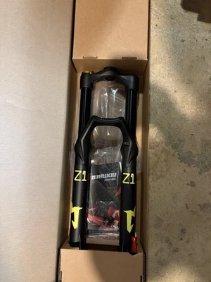 Marzocchi Bomber Z1 Coil Suspension Fork 27.5" 170mm Grip 15x110mm 44mm Offset - Image 1 of 4