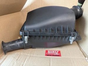 2007 2008 2009 2010 2011 LINCOLN TOWN CAR AIR CLEANER BOX ASSEMBLY OEM - Picture 1 of 2