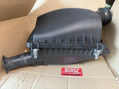 2007 2008 2009 2010 2011 LINCOLN TOWN CAR AIR CLEANER BOX ASSEMBLY OEM - Image 1 of 2