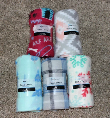 Choice of 5 Designs - Mainstay 100% Polyester Soft Fleece Throws 50 x 60 - Image 1 of 4
