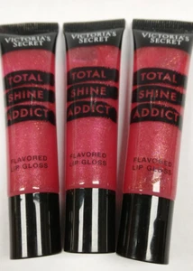 Lucidalabbra aromatizzato Victoria's Secret Total Shine Addict - Cherry Bomb CONFEZIONE DA 3 - Foto 1 di 1