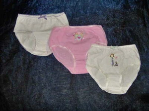 3 PAIR PACK PRETTY ASSORTED GIRLS BRIEFS RANDOM SELECTION - AGE 3/4 or 4/5 YEARS - Picture 1 of 3