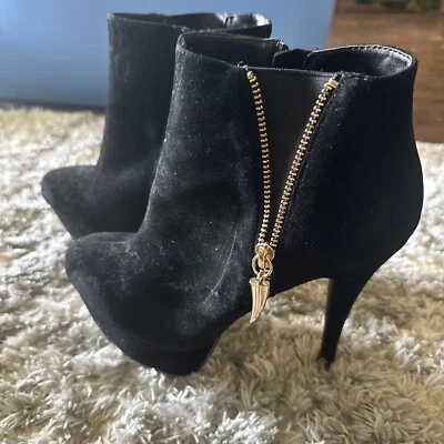 Anne Michelle Women  Size 9  Black And Gold Suede  Heels Shoes Casual Boots - Image 1 of 4