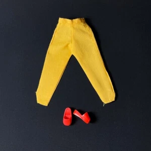Sindy Fantasia trouser 1985 yellow pedal pusher Pedigree 43063 fit 12" doll shoe - Picture 1 of 4