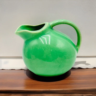 Jarra de bola gordita inclinable verde retro vintage crema arte pequeño EE. UU. cerámica Foto 1 de 4