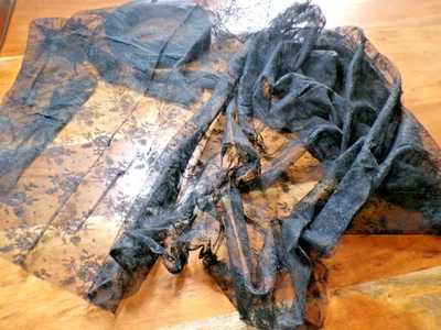 Piece de Dentelle noire ancienne - Photo 1/3