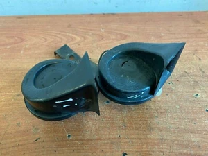 BOSCH PAIR OF HORNS 703881157 CH2143 E9703881157 - Picture 1 of 2