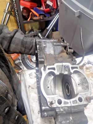 Cárteres de motor/motor izquierdo/derecho Suzuki RM 250 1984 Foto 1 de 4