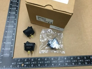 (3 piezas) 8006K23N1V2 - Eaton, 15A/125VAC 10A/250VAC SPST, Interruptor basculante - Imagen 1 de 3