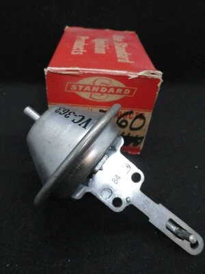 NORS 1963 OLDSMOBILE F85 W/ STANDARD TRANSMISSION DISTRIBUTOR VACUUM ADVANCE - Image 1 of 3