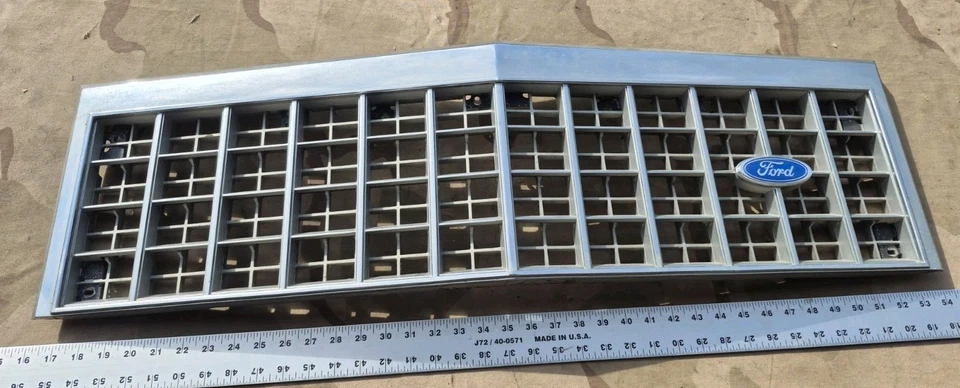 Parrilla Ford LTD 1980-1987 Crown Victoria OEM 81 82 83 84 85 86 87  Foto 1 de 4