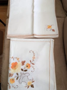 Vintage Hand Applique Embroidered Yellow Brown Floral Tablecloth & 12 Napkins - Picture 1 of 19