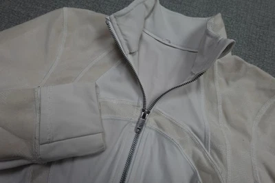 Chaqueta Lululemon Define para mujer talla 6 blanca tonal floral cremallera completa agujeros para los pulgares Foto 1 de 4