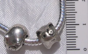 LOT DE 2 CHARMS PERLES ANNEAUX CHIENS METAL ARGENTE 11x8mm trou 5mm *E14 - Picture 1 of 1
