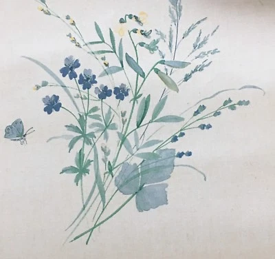 Rollo recubierto de vinilo con núcleo de cabaña de papel tapiz floral azul de colección 20,5" prepegado Foto 1 de 4