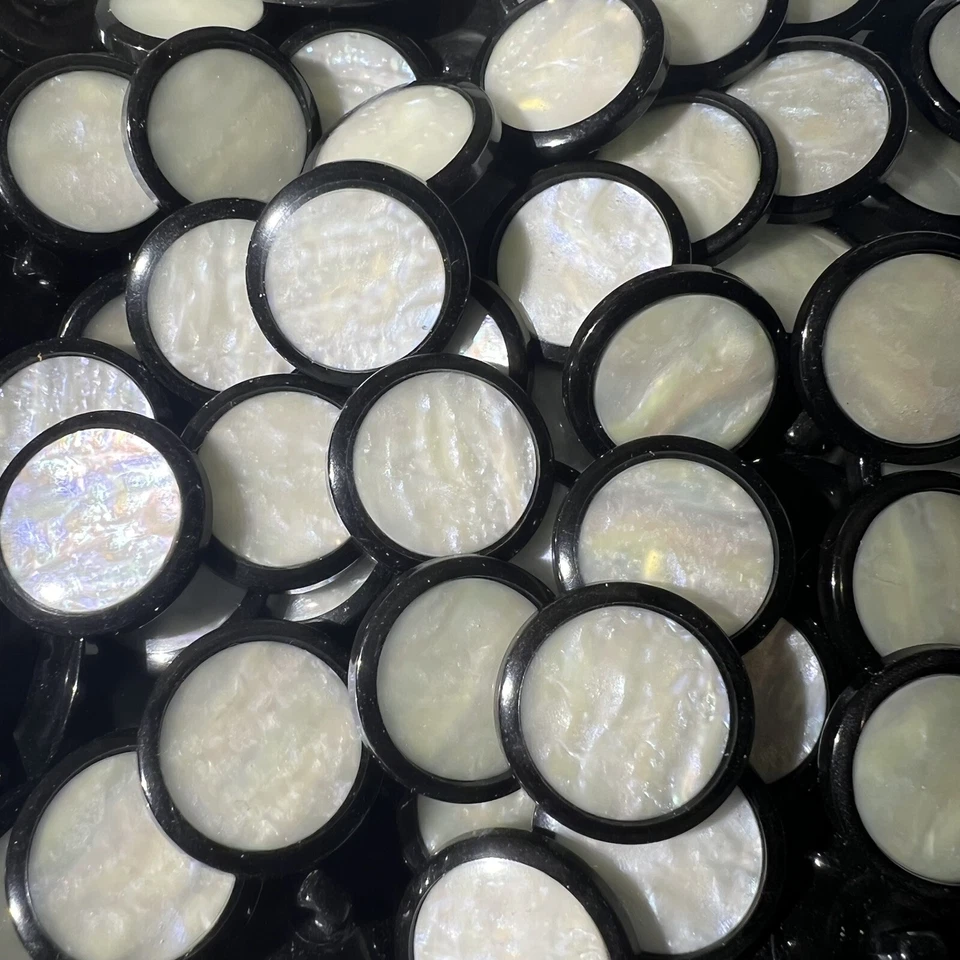 BLACK/IRIDESCENT CLASSIC BUTTONS RAINBOW POLY SHELL 18/MM-11/16", 25MM-1" Shank - Image 1 of 4