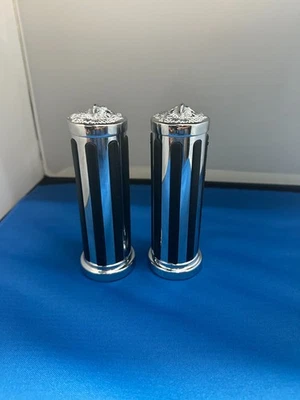 6769 Ribbed Handle bar grip with eagle ends. Harley Davidson 1973-2012 - Image 1 of 3