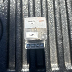 Siemens 3TX7112-1DF13C Ice Cube Relay, DPDT, 12 Amp, 120V Coil - Picture 1 of 5