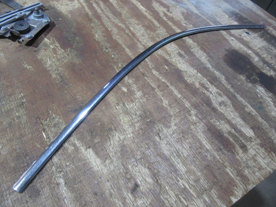 Chevrolet Stileline Deluxe 1949-1952 4 puertas sedán marco exterior moldura DR Foto 1 de 4