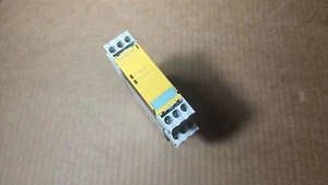 Relè di sicurezza Siemens 3TK2830-1CB30 Sirius - Foto 1 di 2