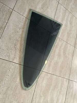 VENTANA TRASERA DERECHA ORIGINAL PORSCHE 911 930 CRISTAL TINTADO SEKURIT ESG-H Foto 1 de 4