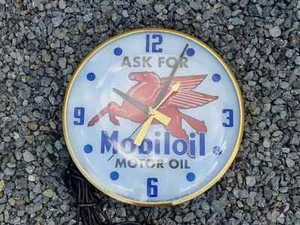 Mobil Oil Pegasus Lighted Wall Clock with bubble glass in original condition - Picture 1 of 3