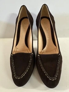 Scarpa a pompa in camoscio marrone Casadei nuova con scatola taglia 37 cuciture 1/2 - Foto 1 di 5