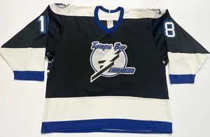 Camiseta deportiva de hockey vintage CCM Tampa Bay Lightning SAVARD #18 NHL hombre L negra Canadá - Imagen 1 de 9