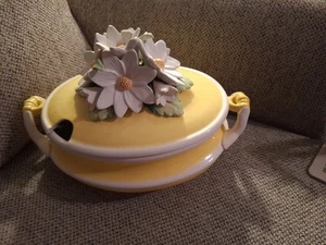 Zuppiera vintage Seymour Mann ceramica gialla con margherite con coperchio - Foto 1 di 11