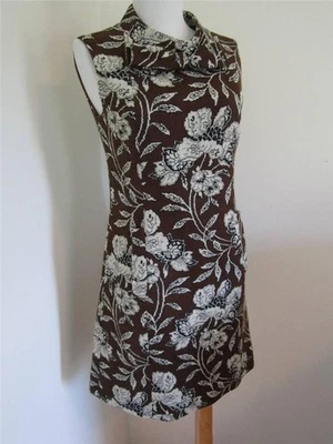 Винтажное платье-футляр 1960-х CRAELY из коричневой шерстяной смеси с цветочным узором без рукавов - Изображение 1 из 4