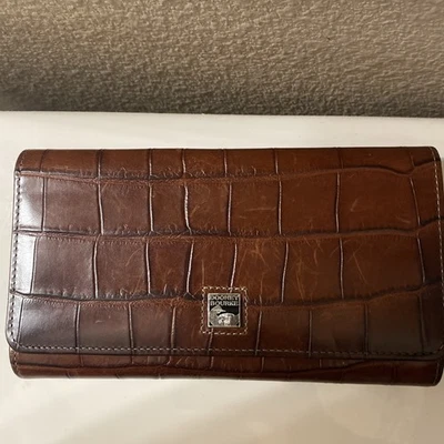 Cartera Dooney and Bourke Vintage Triple Cuero Cocodrilo con Chequera Foto 1 de 4