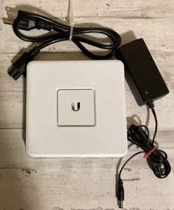 Ubiquiti Networks UniFi Security Gateway 1000Mbps Gigabit (USG) White - Picture 1 of 6