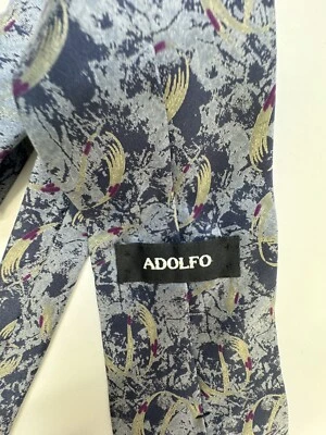 Corbata de seda 100 % importada con diseño de forma abstracta colorida única de la marca Adolfo para hombre Foto 1 de 4