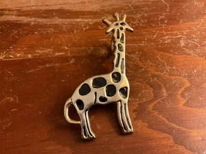 Spilla giraffa spilla e ciondolo combinazione tono argento con macchie nere - Foto 1 di 4